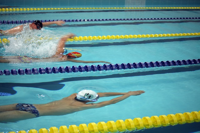 有父亲的风范吗？梅西小儿子西罗在迈阿密U8比赛中任意球破门